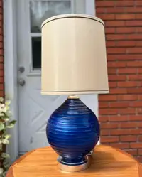 Lampe Gilbert mid century spun lucite bleu et chrome