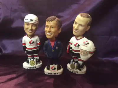 Hockey bobblehead nodders, View more