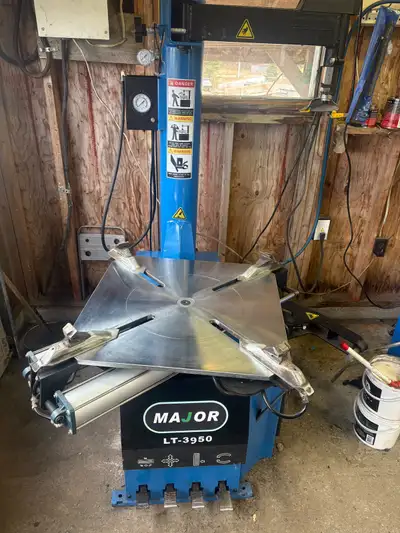 Hi there Got a brand new tire machine an balancer up for grabs .. will include everything you need t...
