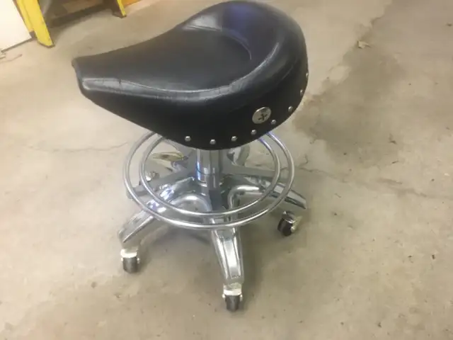 Motorcycle type stool price lowered in Street, Cruisers & Choppers in Ottawa - Image 2