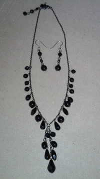NEW! Goth-look black teardrop jewelry set - Necklace & Earrings