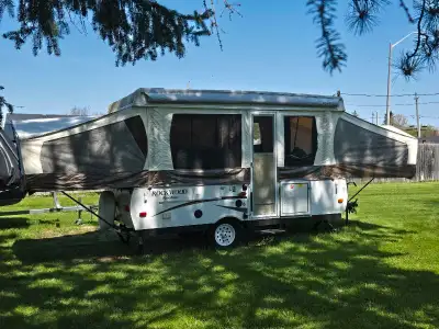 $8000 obo 2015 Forest River Rockwood Freedom Pembroke ON Pop up trailer with 3 slide outs -king size...
