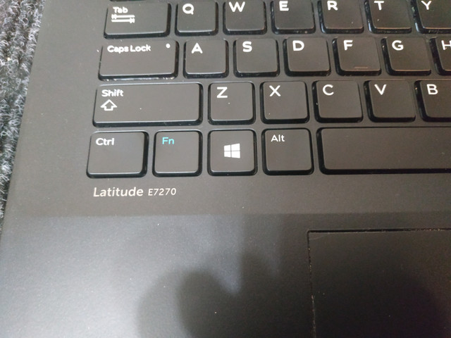 Dell Laptop E7270 Laptop, 12.5" LCD, 8G DDR4, 256GB SSD in Laptops in Markham / York Region - Image 3