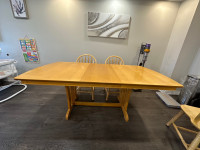 Dining table (extendable) with matching 4 chairs