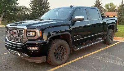 172,000 km | 2nd owner | Purchased at 51,000 km | No accidents 2018 GMC Sierra 1500 Denali with the...
