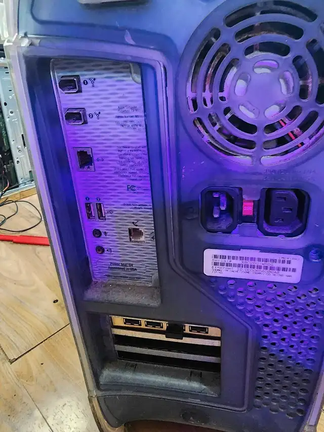 Power Mac G4 in Desktop Computers in Kingston - Image 3