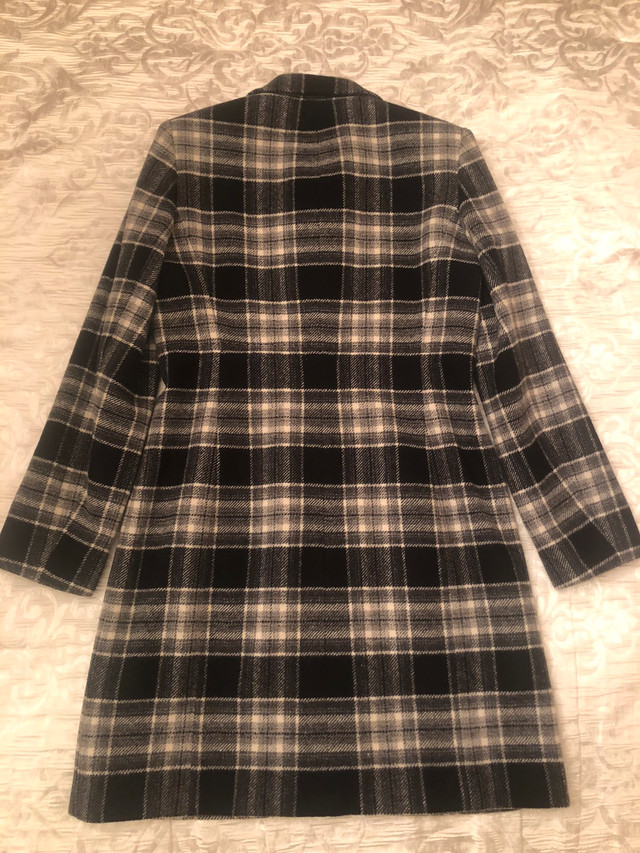 Manteau pour femme NINE WEST. Small dans Femmes - Hauts et vêtements d'extérieur  à Laval/Rive Nord - Image 2