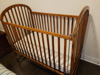 Baby Crib, gently used !
