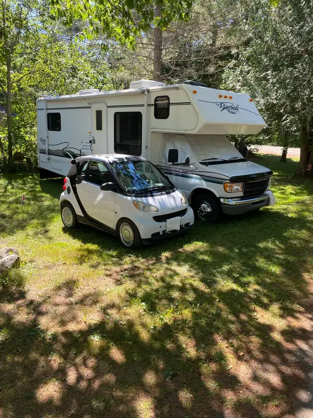 2002 Royal Classic 28 foot 29000km with smartcar toad in RVs & Motorhomes in Muskoka - Image 9