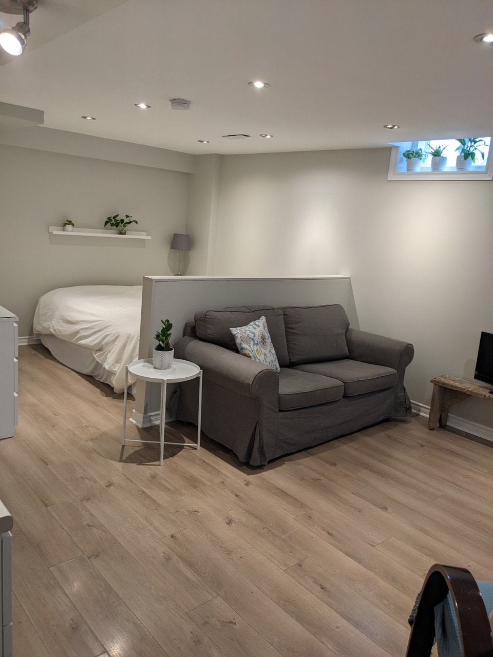 Bright, Updated Suite: Burlington-Waterdown Border 2