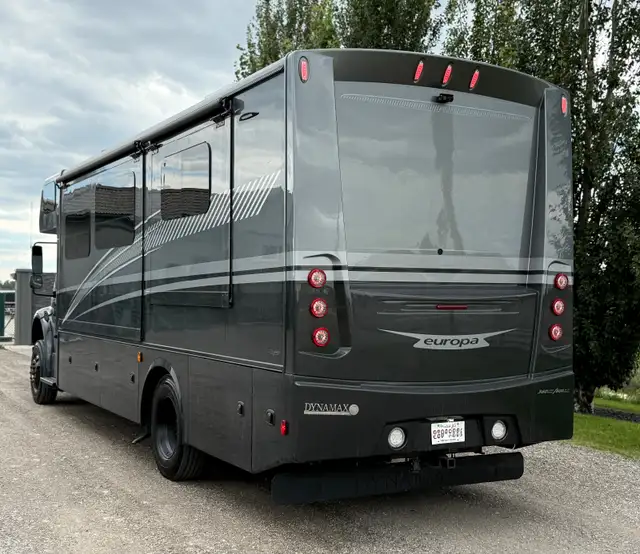 DYNAMAX EUROPA 31SS LUXURY SUPER C DIESEL MOTORHOME - SOLAR PKG in RVs & Motorhomes in Edmonton - Image 5