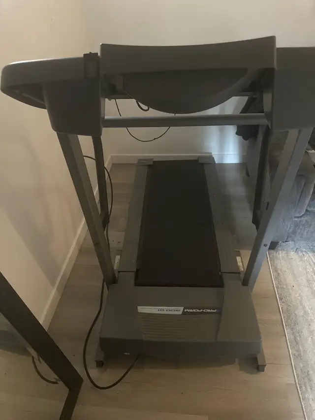 Pro-Form 400 GL Treadmill in Exercise Equipment in Winnipeg - Image 5