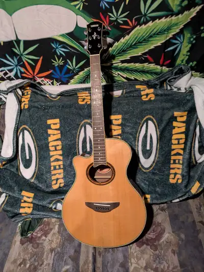 Yamaha APX700II, View more