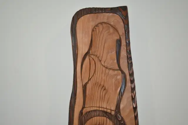 LARGE CARVED EAGLE WOOD WALL HANGING ART PIECE 51" TALL in Arts & Collectibles in Mississauga / Peel Region - Image 4