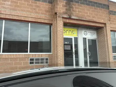 Clean, Commercial/industrial unit for lease, 1277 Sqft, 1/3 is office space, rest is warehouse. Larg...