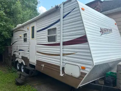Reduced…. This trailer is a gem…. 2010 Dutchman Aristocrat. Solid from front to back. Ready to go. C...