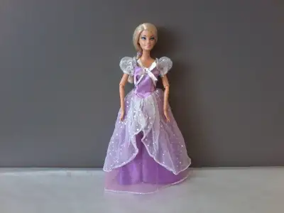 Poupées Barbies  tenue de soirée/$8.00 ch., View more