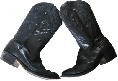 Men's like new cowboy boots. I deliver, View more