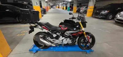À vendre : BMW G310R 2021 en excellent état, noire, avec seulement 4 405 km au compteur. propriétair...
