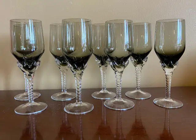8 Vintage Cocktail Liquor Twisted Stem Smoked Glass Sasaki style in Arts & Collectibles in City of Toronto - Image 2