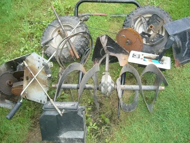 souffleuse pièces a vendre in Snowblowers in Québec City - Image 2