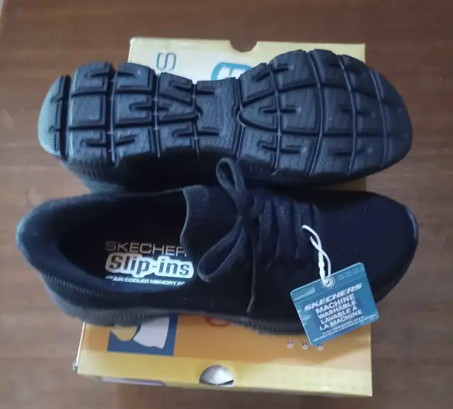 Women's Skechers Slip-Ins in Women's - Shoes in Kitchener / Waterloo - Image 2