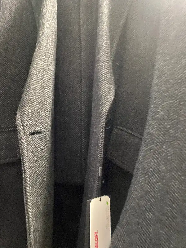 Men Winter wool coat (Cardinal) brand new never used in Women's - Tops & Outerwear in City of Montréal - Image 8