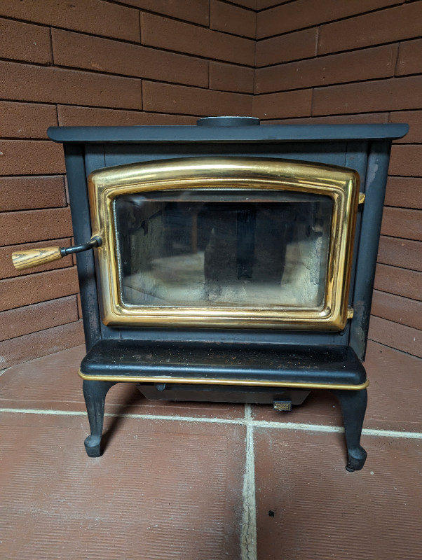 Wood Stove. Pacific Energy Model Super 27 Spectrum Classic. Fireplace