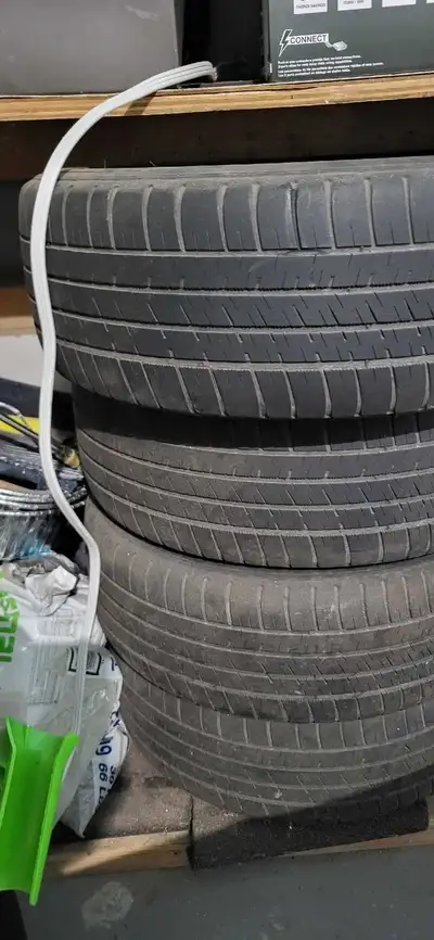 Mazda rims with summer tires for sale – in good condition. • Original Mazda rims • Summer tires incl...