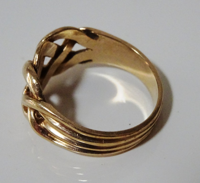 10K gold ring IRISH love knot CELTIC TRIPLE BAND sz 6.5 UNIQUE in Jewellery & Watches in Kitchener / Waterloo - Image 3
