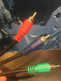 Hi-Resolution Shielded 3-Plug RCA RGB 22AWG (RG59/U) Cable 10ft