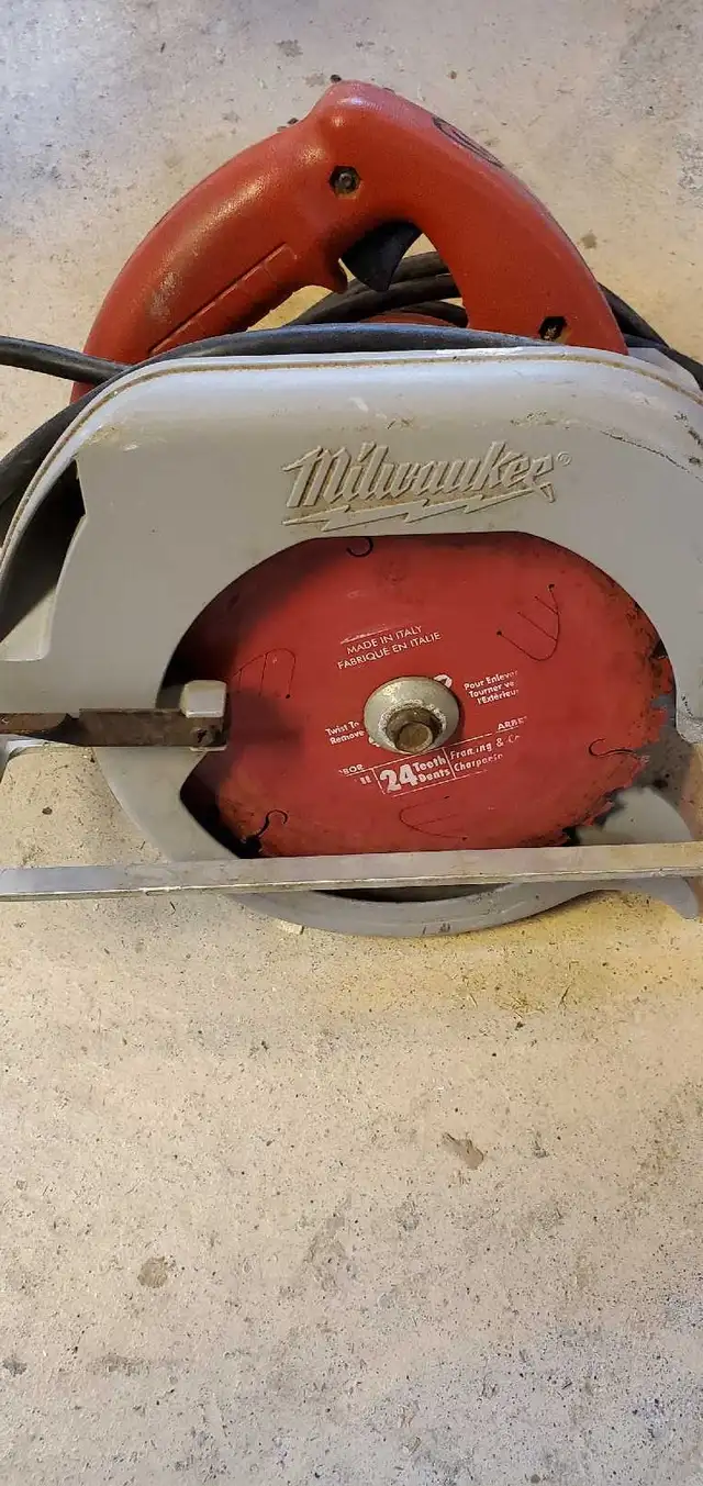 Milwaukee 8.25 circular saw in Power Tools in Oakville / Halton Region - Image 2