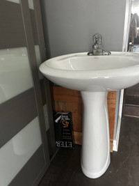 Pedestal sink/faucet and mirror