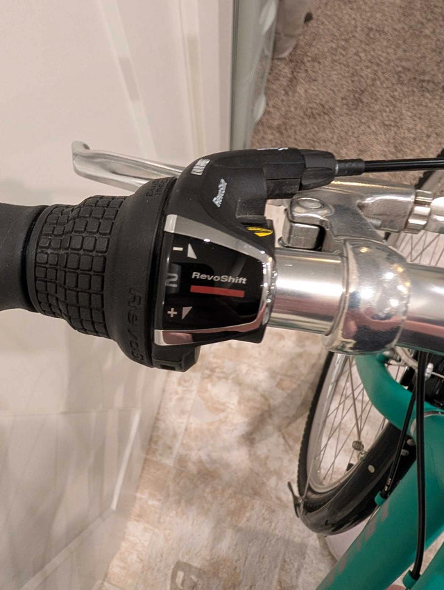 Women's 7-speed Bicycle in Cruiser, Commuter & Hybrid in Calgary - Image 2