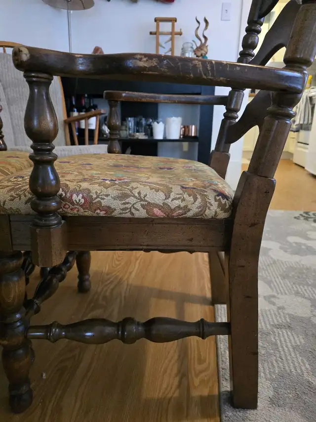 4x Kitchen table chairs in Dining Tables & Sets in Sarnia - Image 4