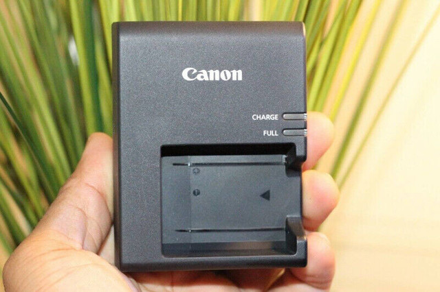 Canon Battery Charger Model LC-E10 in Cameras & Camcorders in Oakville / Halton Region