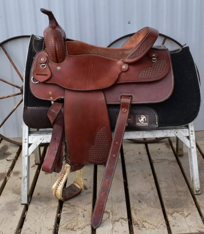 15.5" Rocky Mountain Saddlery in Equestrian & Livestock Accessories in Strathcona County - Image 2