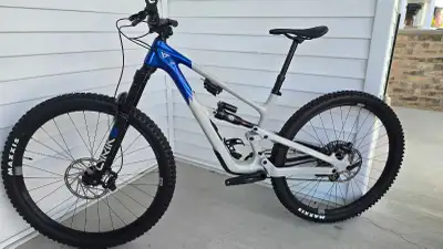 YT Jeffsy Mountain Bike- Medium, View more