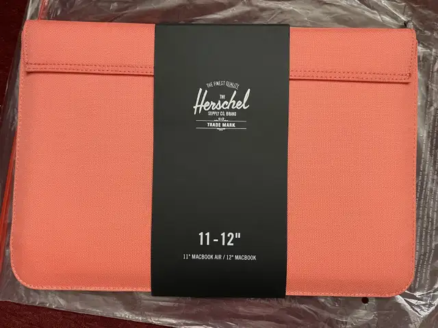 Herschel bags - Assorted in Women's - Bags & Wallets in Barrie - Image 8