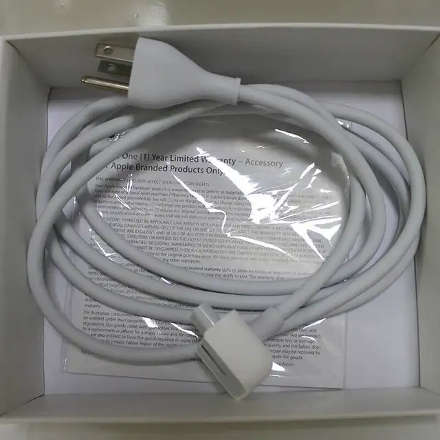 Apple 60W MagSafe Power Adapter in Laptop Accessories in Oakville / Halton Region - Image 9
