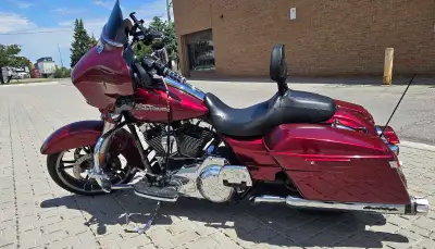 Beautiful 2016 Harley-Davidson Street Glide Special finished in a stunning Red Metallic color. This...