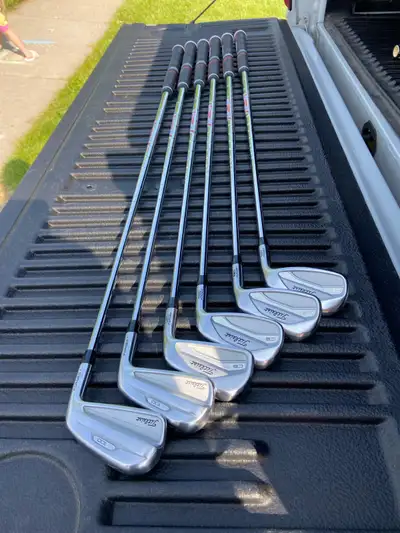 Like new set of titleist irons (9.5/10 condition). 620cb (pw-7) and T100 (5-6). TT AMT s300 shafts (...
