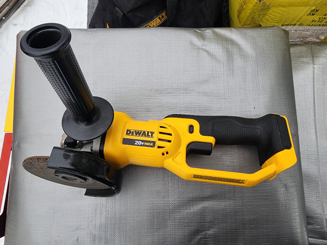 DEWALT 20V MAX Lithium-Ion Cordless 4-1/2-Inch To 5-Inch Grinder in Power Tools in Windsor Region - Image 3