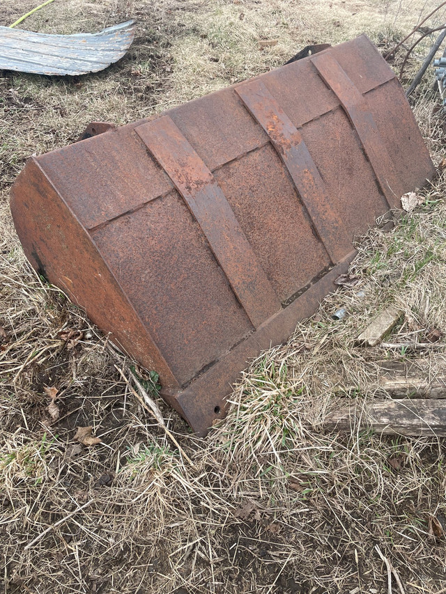 5’ Material bucket  in Outdoor Tools & Storage in Napanee - Image 3