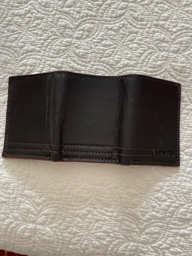 Levi's Wallet in Women's - Bags & Wallets in Mississauga / Peel Region - Image 4