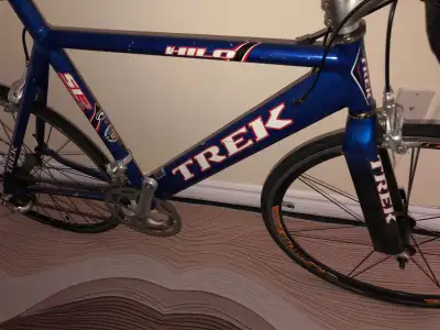 Trek triathlon bike made in Waterloo, Wisconsin handbuilt in the USA Hilo 2000 Shimano Ultegra compo...