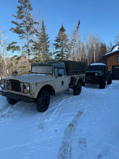 Jeep complet, moteur 350 tourne bien, véhicule très rare 418-540-0632 PAS DE TAXES
