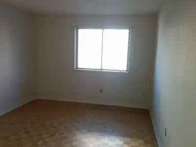 Hi, Master bedroom in a 2 bedroom apartment is available for rent immediately. Location - The Apartm...