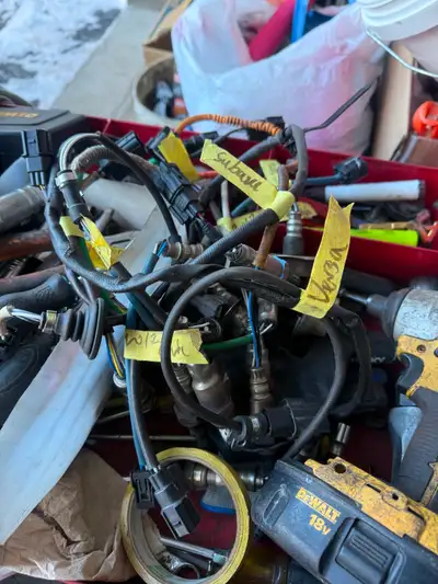 Got lots of used catalytic converter 02 sensors and battery for many make and model cars, Honda civi...