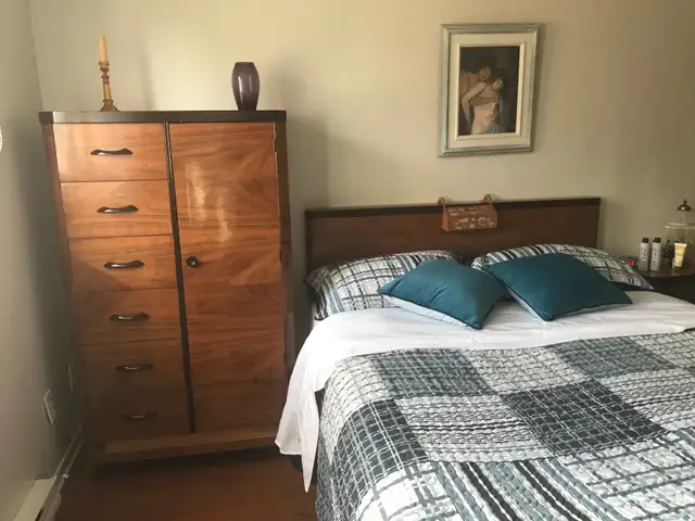 6 BEDROOM FURNITURE PIECES